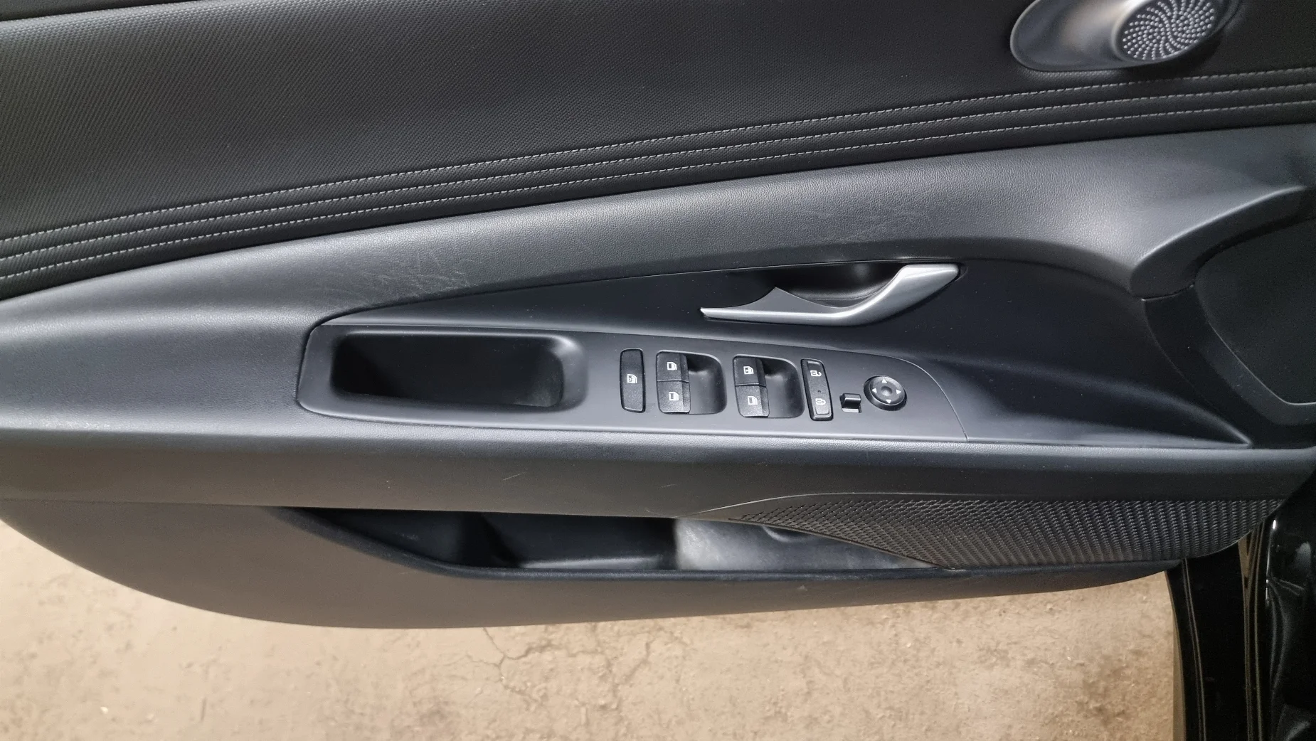 Hyundai Elantra photo